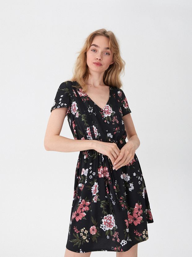 Sukienka w kwiaty