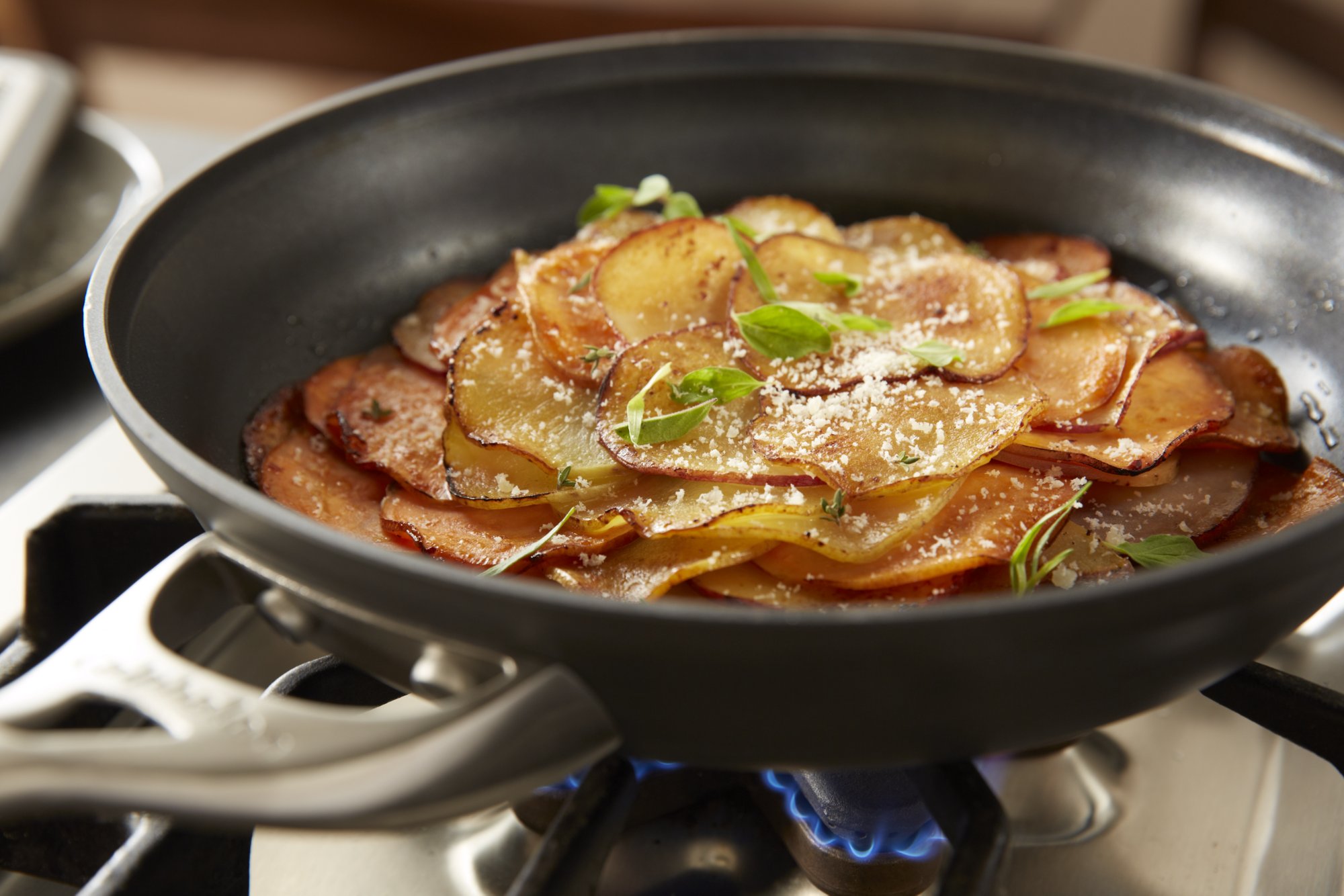 Image with missing alt attribute found on calphalon.com