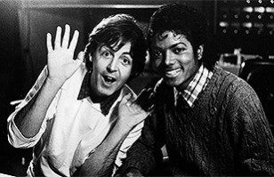 La breve amistad entre Michael Jackson y Paul McCartney que termin&oacute; por culpa de las canciones de los Beatles