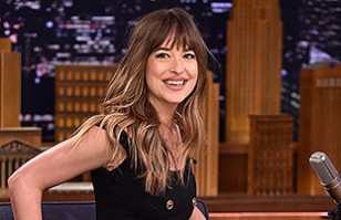 Detectan a Dakota Johnson en polera y zapatillas: As&iacute; se ve la actriz cuando se olvida del glamour