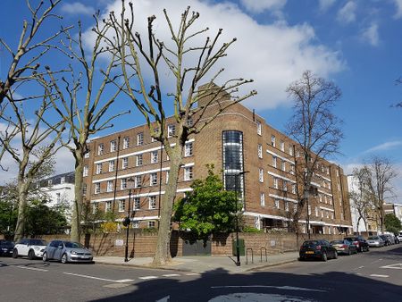 Image with missing alt attribute found on student.com