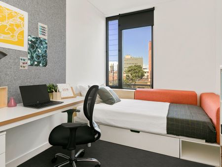 Image with missing alt attribute found on student.com