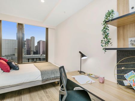 Image with missing alt attribute found on student.com