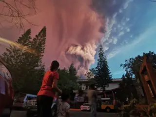Filipinas alertam para &ldquo;erupç&atilde;o explosiva&rdquo; do vulc&atilde;o Taal e pedem retirada de quase meio milh&atilde;o