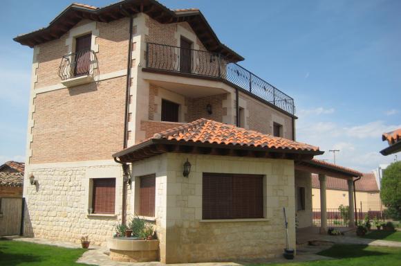 Image with missing alt attribute found on escapadarural.com