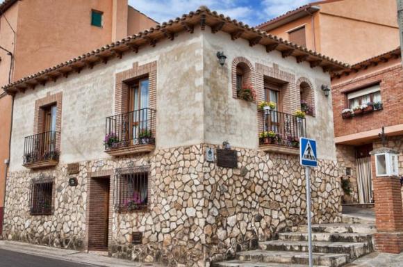 Image with missing alt attribute found on escapadarural.com