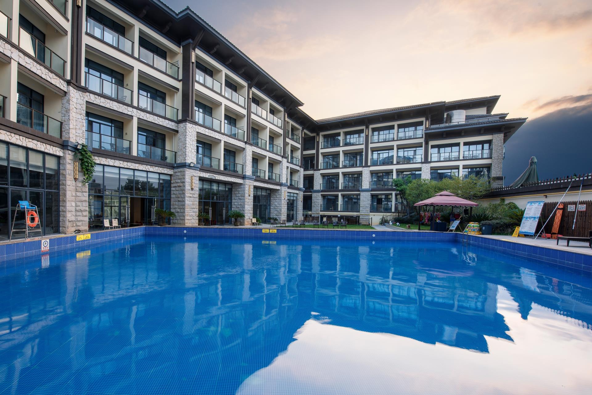 Image with missing alt attribute found on ly.com