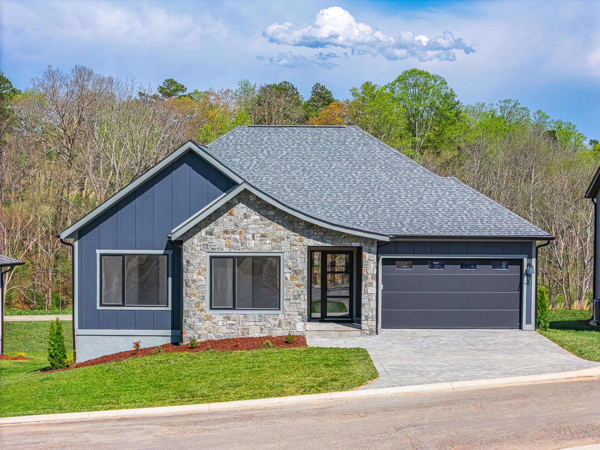 Image with missing alt attribute found on victoriahills.com