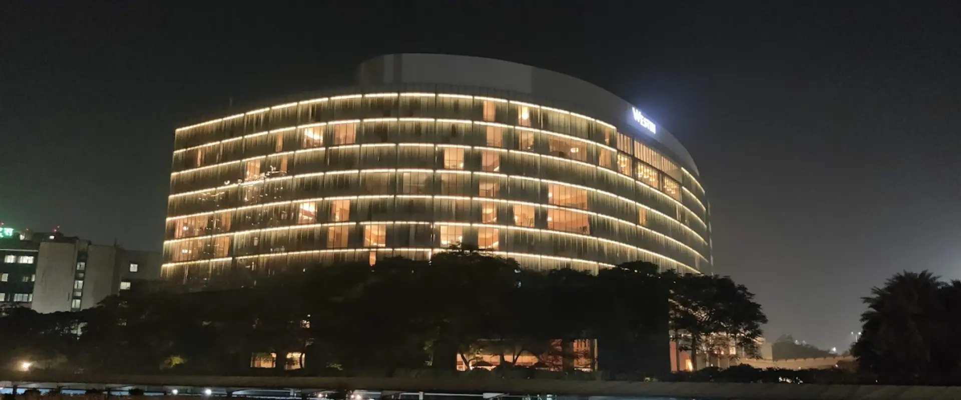 Image with missing alt attribute found on westinresidences103.com