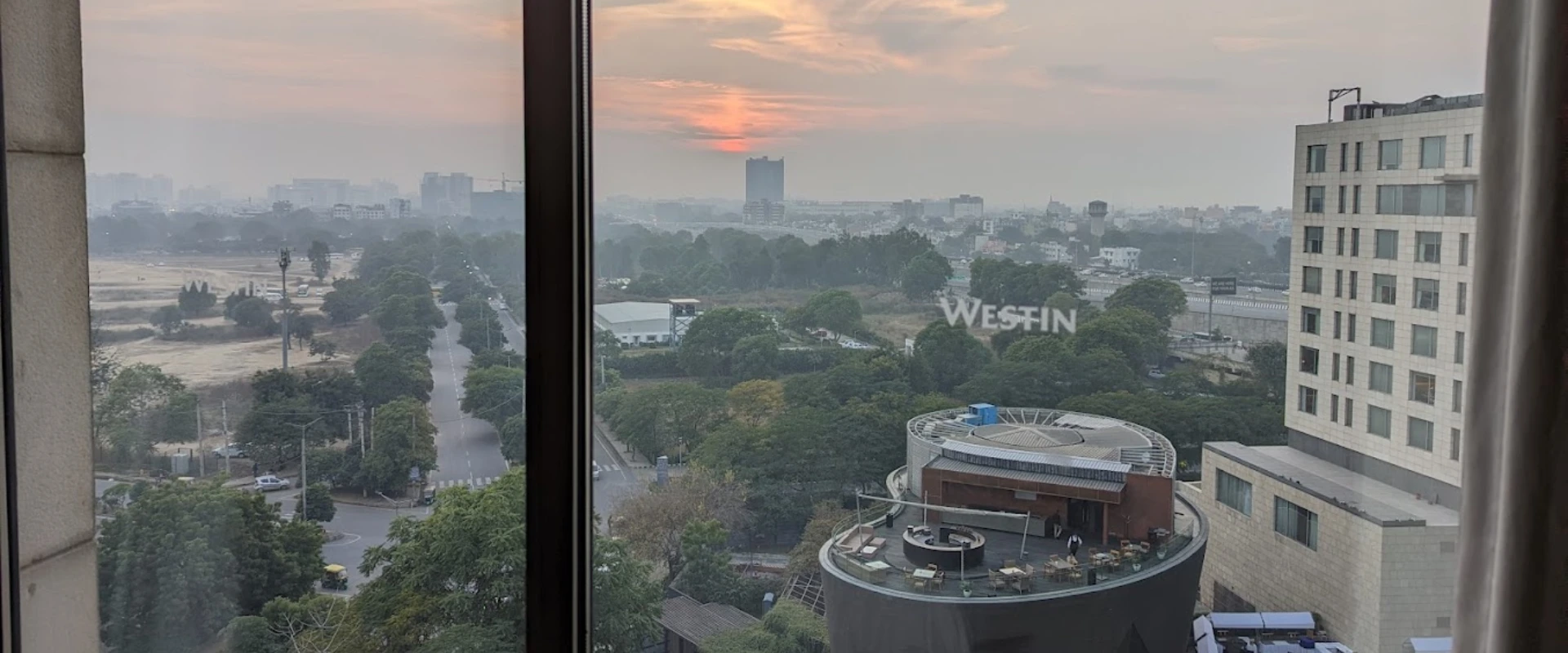 Image with missing alt attribute found on westinresidences103.com