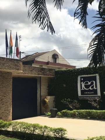 Image with missing alt attribute found on ieaparis.fr