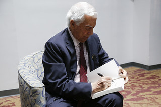 View slideshow for Mario Vargas Llosa presenting his new book Tiempos Recios at MDC, December 4, 2019