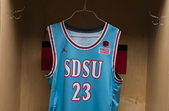 Image with missing alt attribute found on sportslogos.net