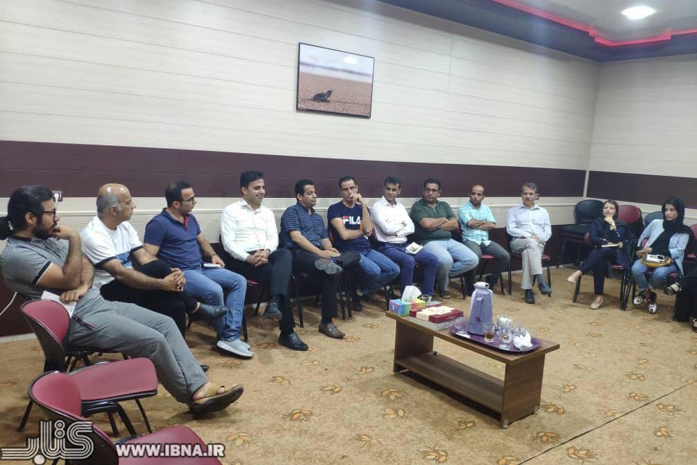 زوج&zwnj;های دیّری &laquo;حال خوش خواندن&raquo; را با همخوانی کتاب تمرین می&lrm;کنند