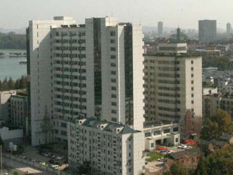 Image with missing alt attribute found on 3698.com