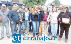 Los trabajadores luego de saber que la empresa que ellos conocen se adjudic&oacute; la licitaci&oacute;n por cuatro meses. (Archivo).