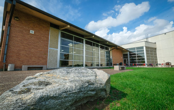 Image with missing alt attribute found on uwgb.edu