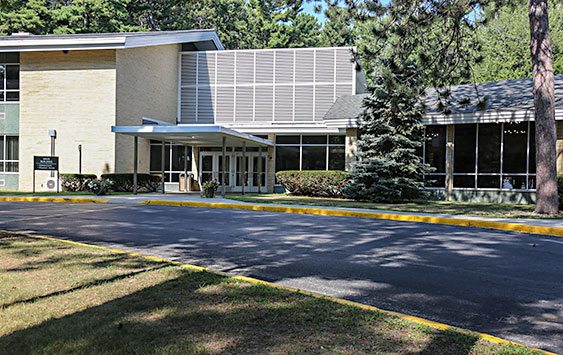 Image with missing alt attribute found on uwgb.edu