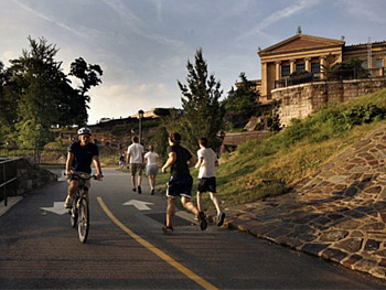 Image with missing alt attribute found on 2401.com