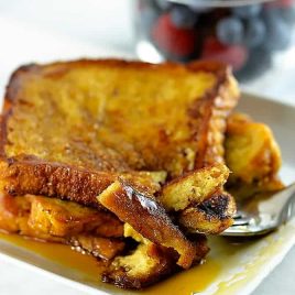 This French toast recipe makes a delicious breakfast or brunch. Make this simple, yet perfect French toast recipe that everyone will love. // addapinch.com