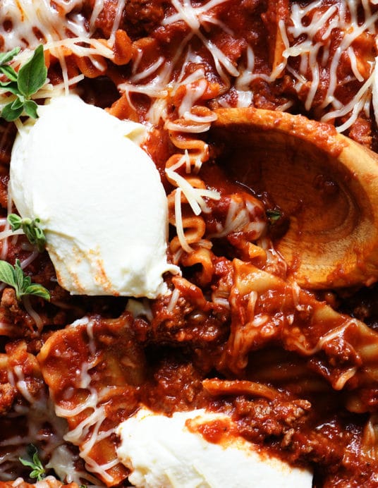 Skillet Lasagna Recipe - This quick and easy recipe is the perfect weeknight solution for the lasagna lover! Made in one pan, this skillet recipe is a definite favorite! // addapinch.com