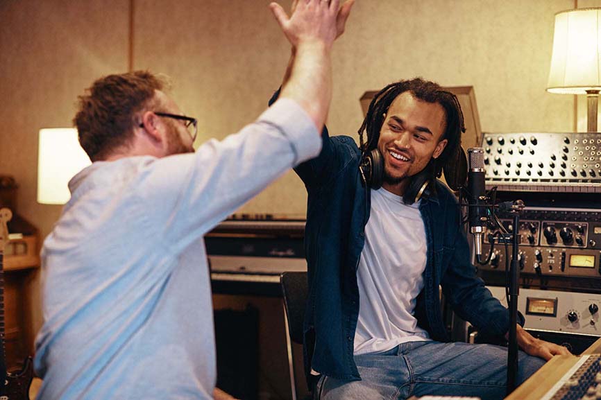 Image with missing alt attribute found on airbit.com