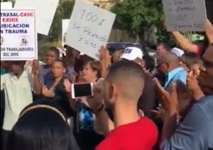 Decenas empleados del IDSS exigen Gobierno los pensione o rehubique