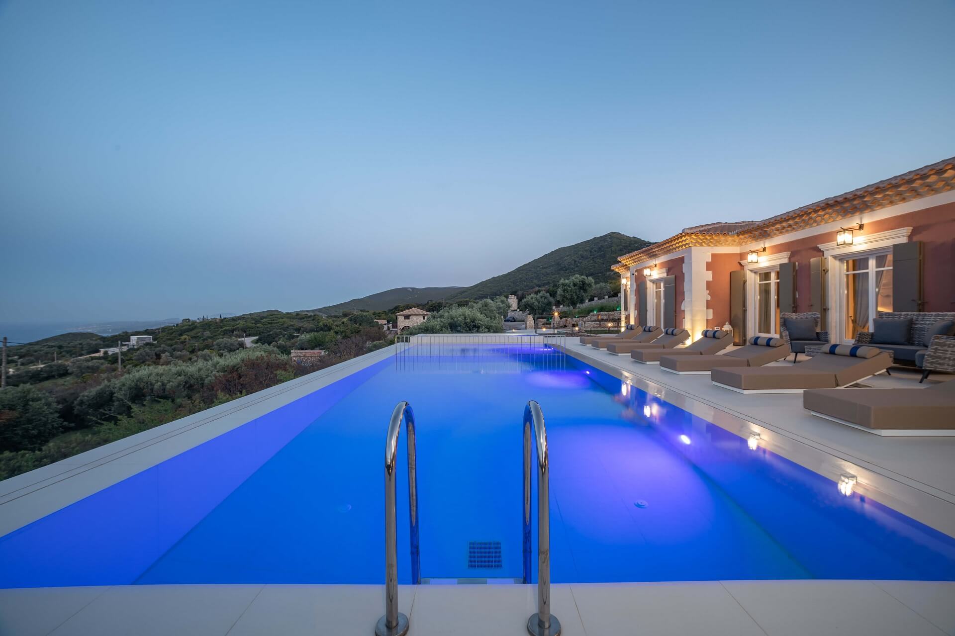 Image with missing alt attribute found on archontikostoufi.gr