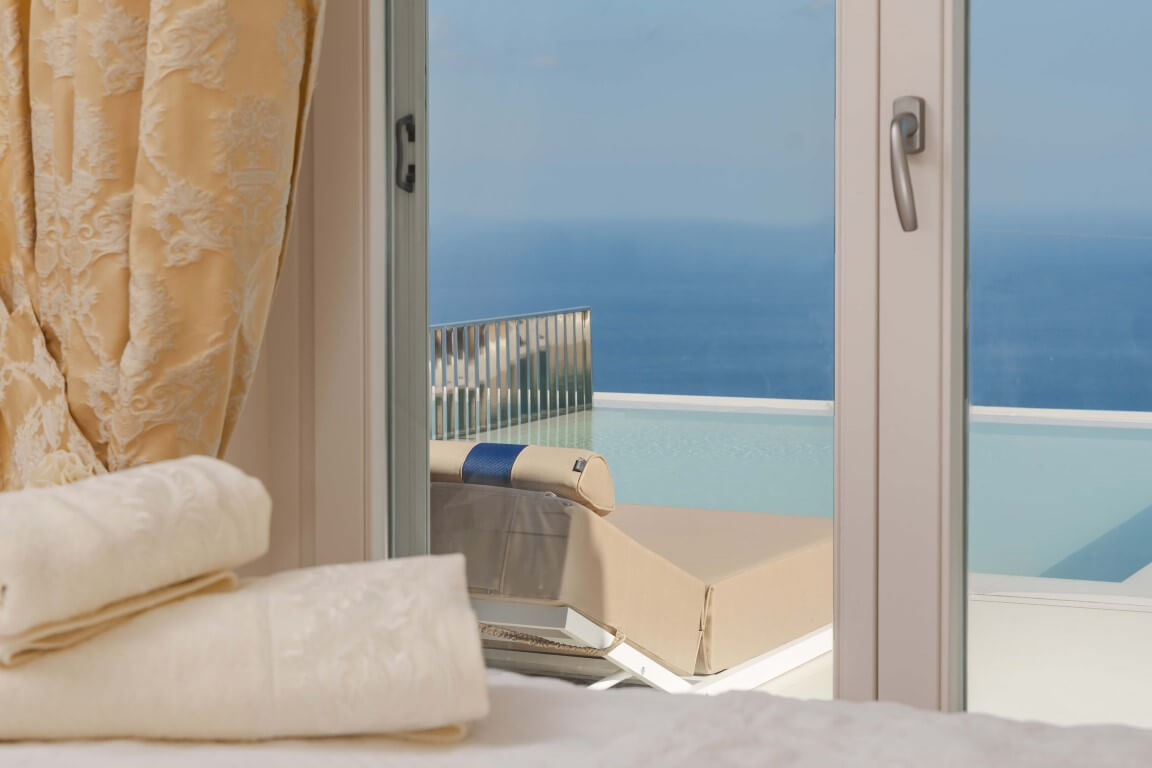 Image with missing alt attribute found on archontikostoufi.gr