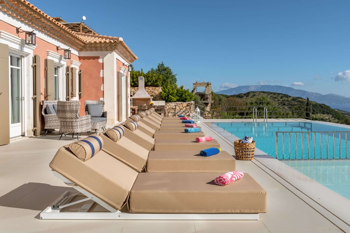 Image with missing alt attribute found on archontikostoufi.gr