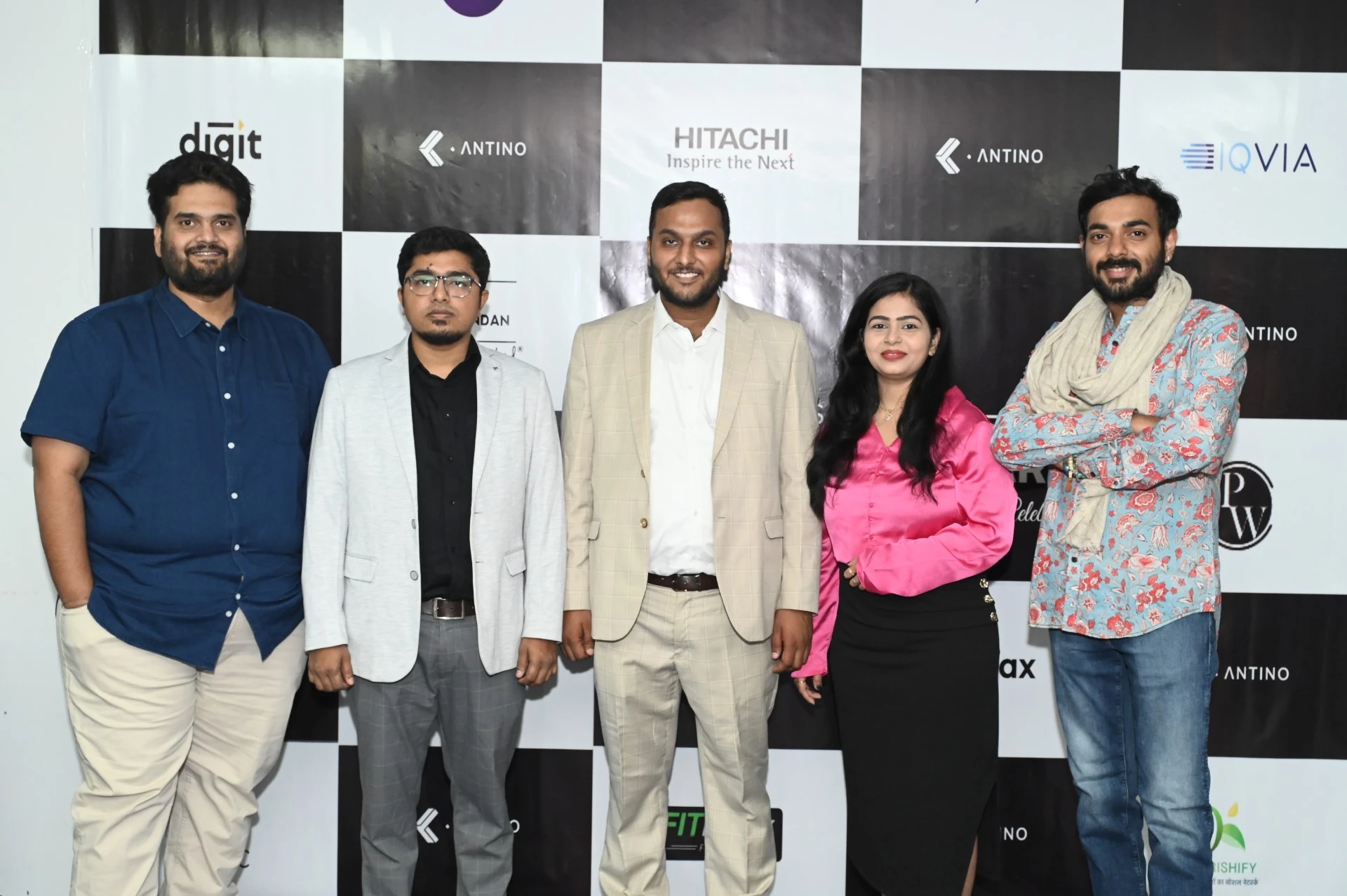 Image with missing alt attribute found on antino.com