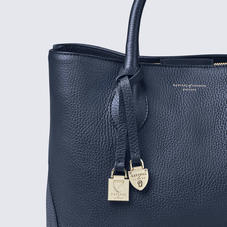 Image with missing alt attribute found on aspinaloflondon.com