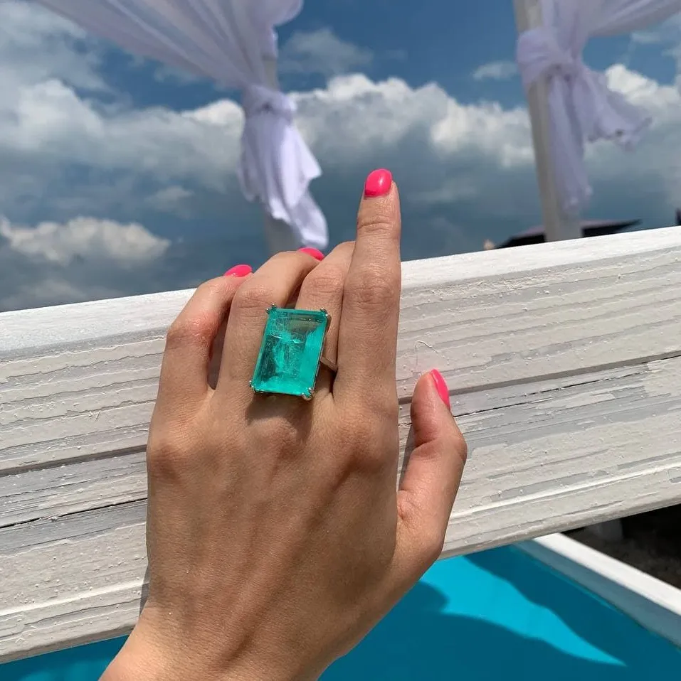 Image with missing alt attribute found on avegems.com