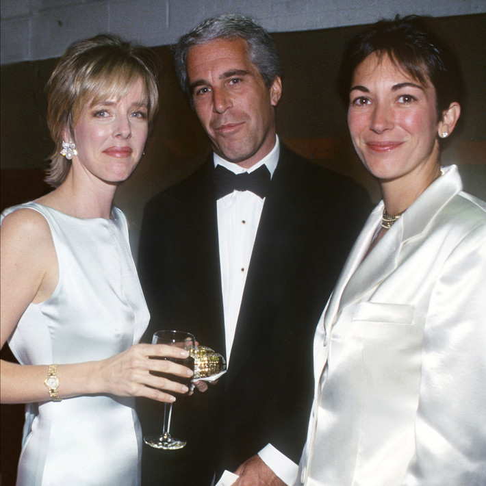 Carol Mack, Jeffrey Epstein y Ghislaine Maxwell en Nueva York en 1995.