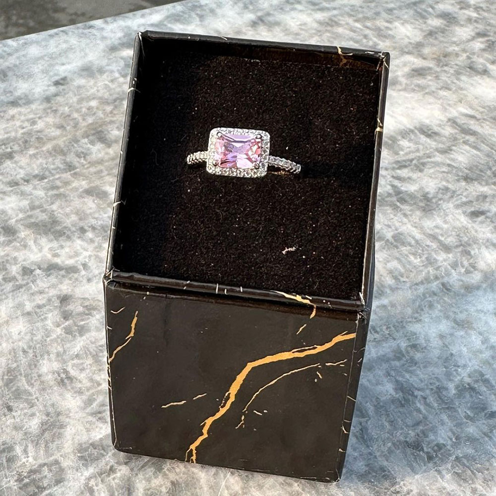 Image with missing alt attribute found on ayeshaqadeer.com