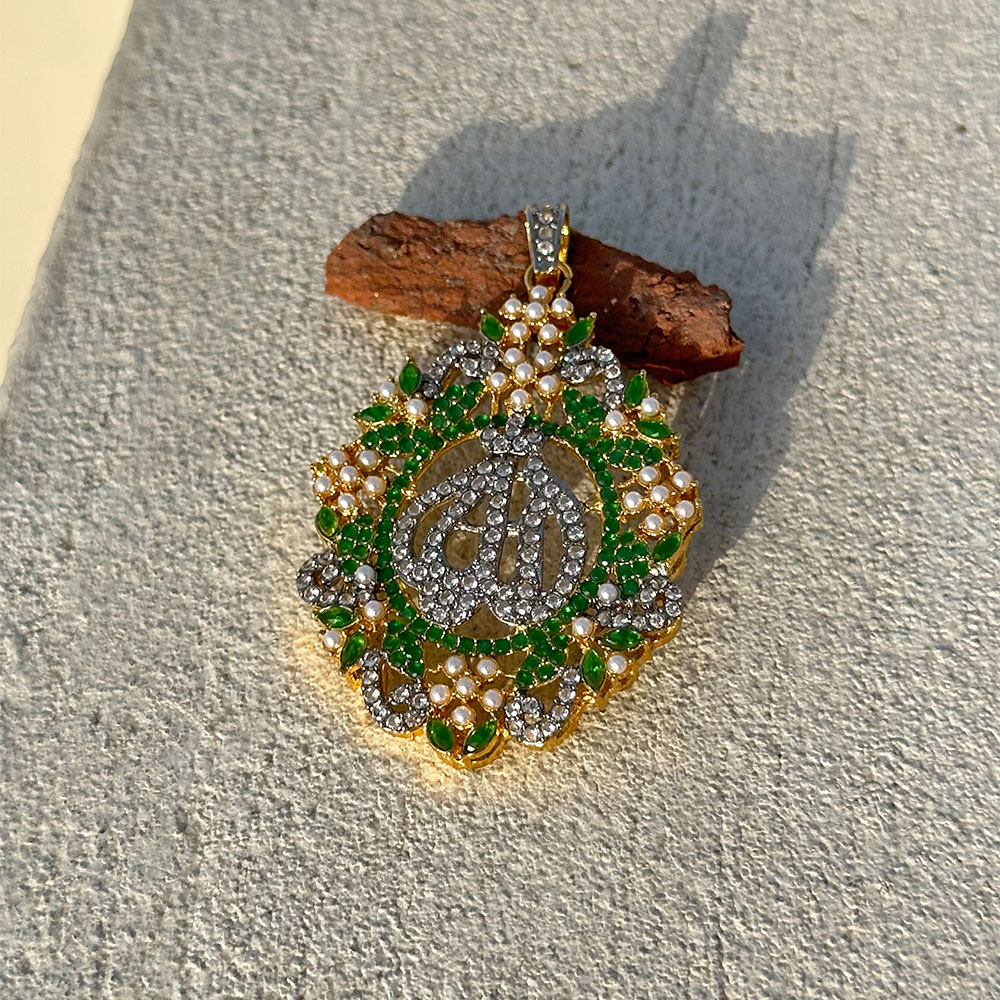 Image with missing alt attribute found on ayeshaqadeer.com