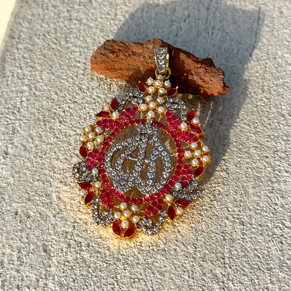 Image with missing alt attribute found on ayeshaqadeer.com