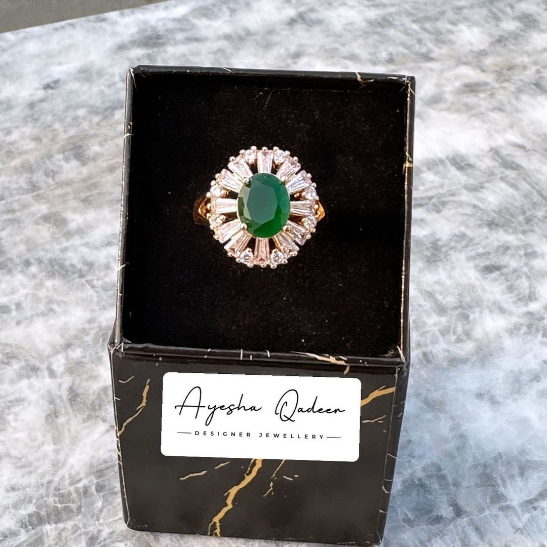 Image with missing alt attribute found on ayeshaqadeer.com