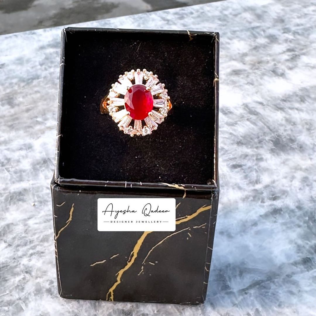 Image with missing alt attribute found on ayeshaqadeer.com