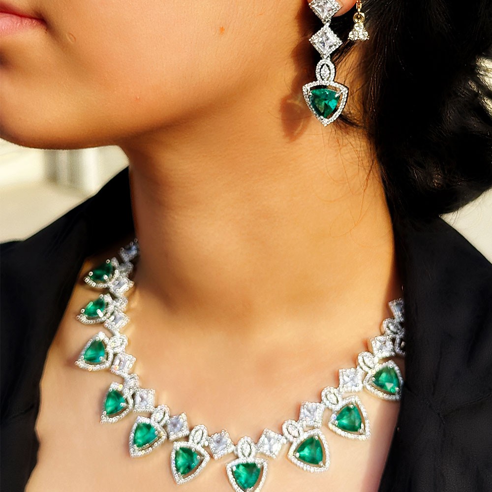 Image with missing alt attribute found on ayeshaqadeer.com