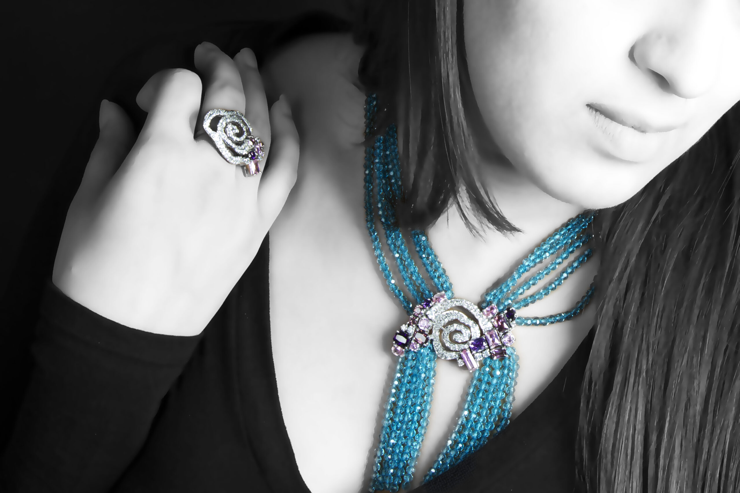 Image with missing alt attribute found on ayeshaqadeer.com