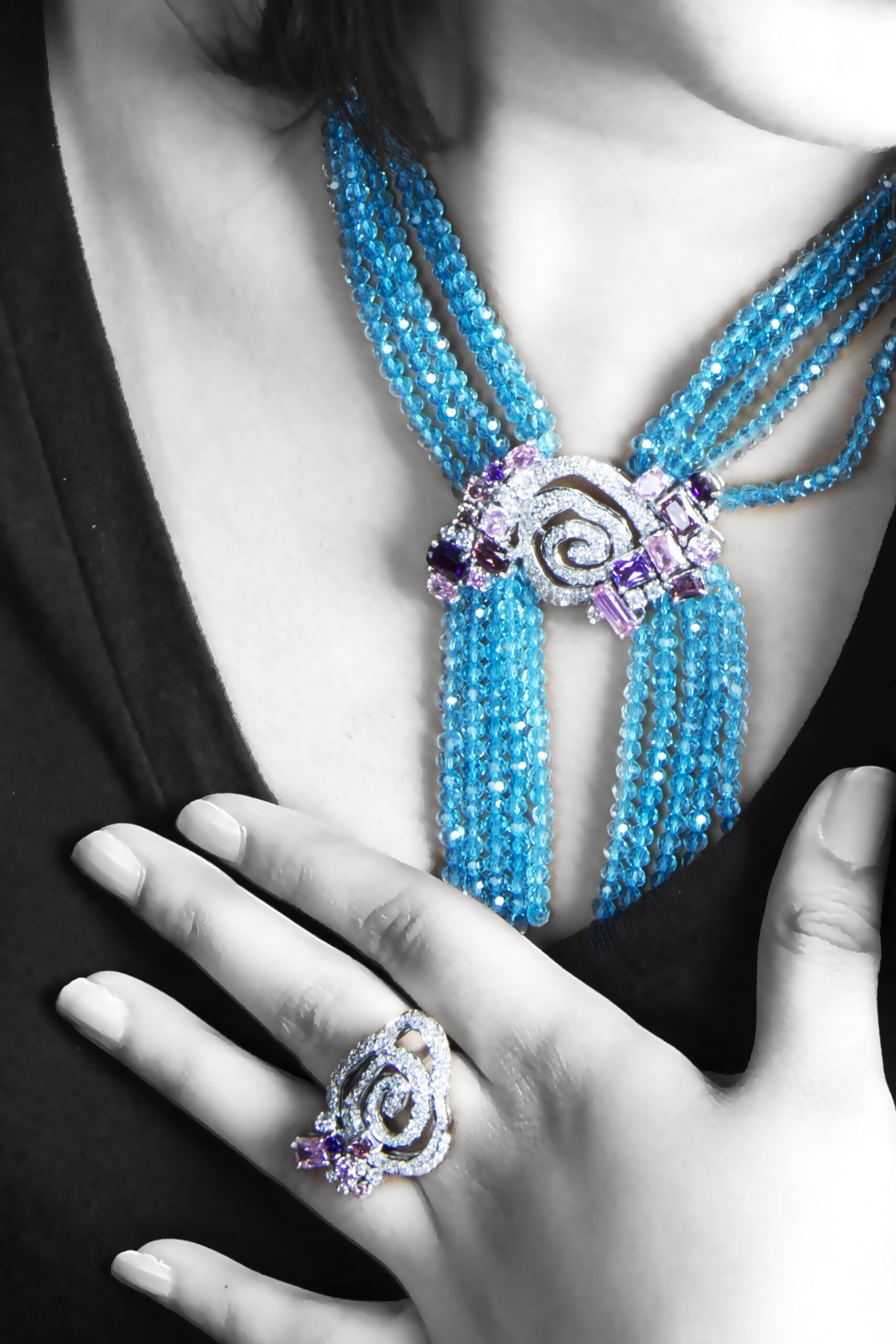 Image with missing alt attribute found on ayeshaqadeer.com