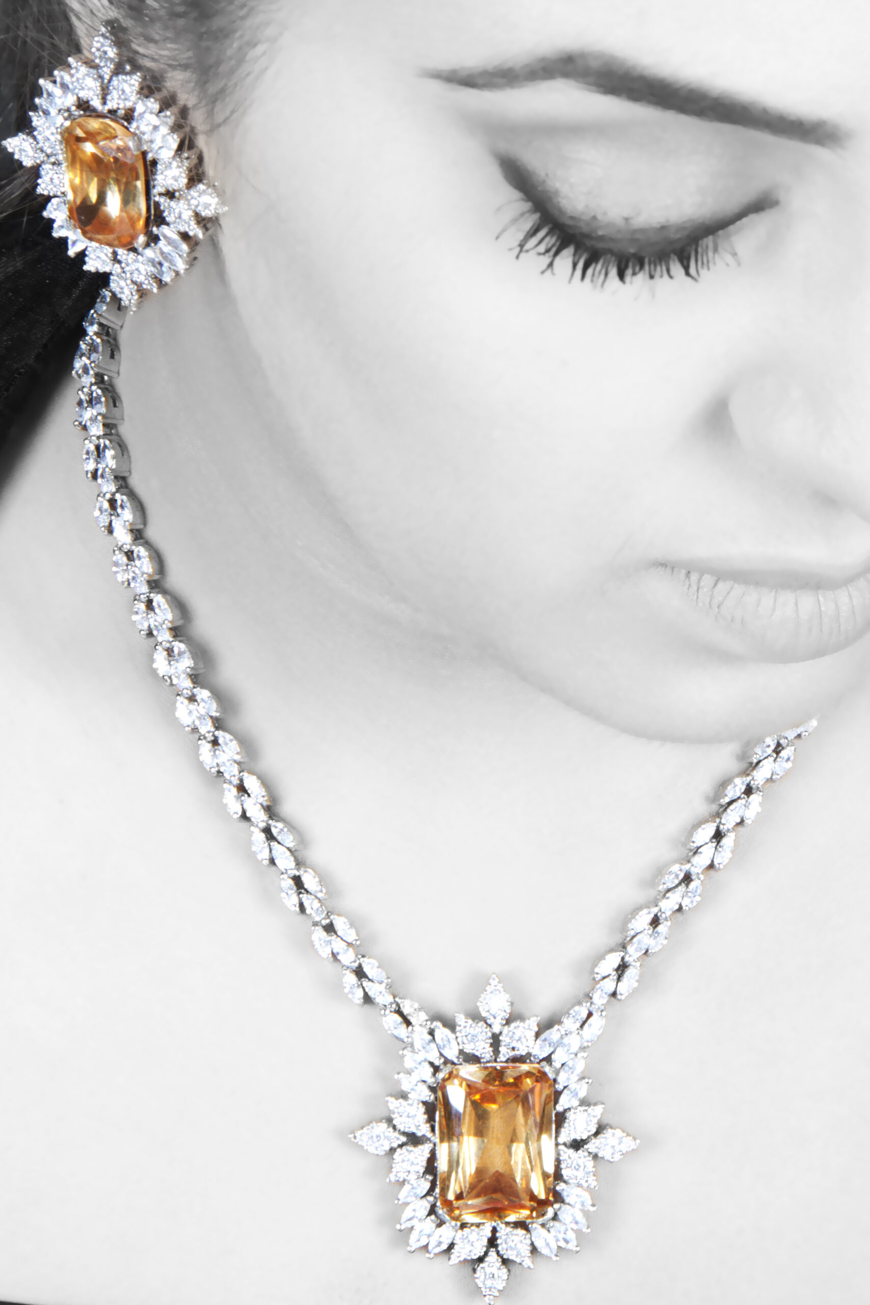 Image with missing alt attribute found on ayeshaqadeer.com