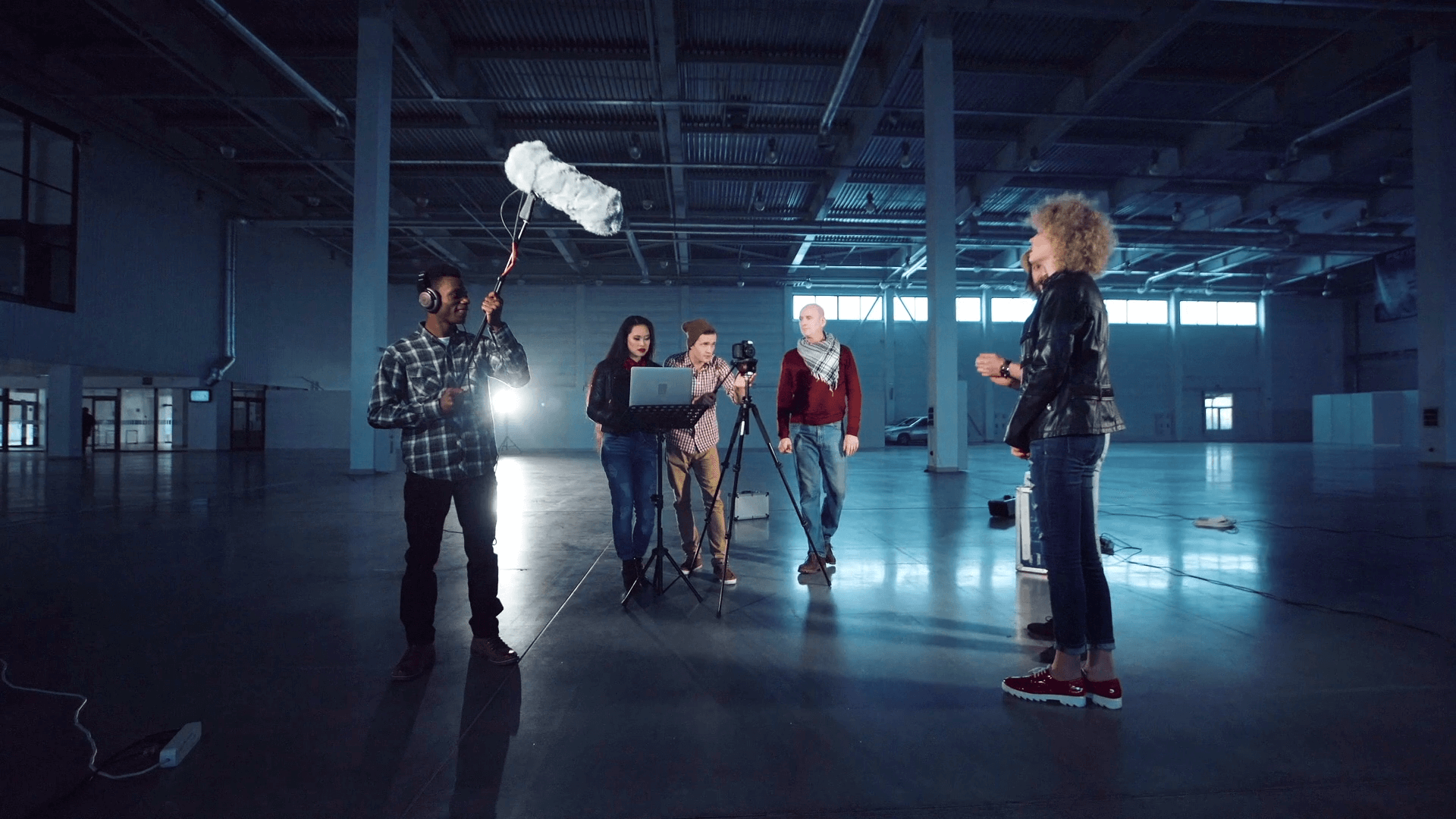 Image with missing alt attribute found on castingfrontier.com