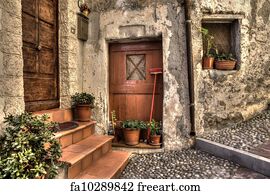 Image with missing alt attribute found on freeart.com