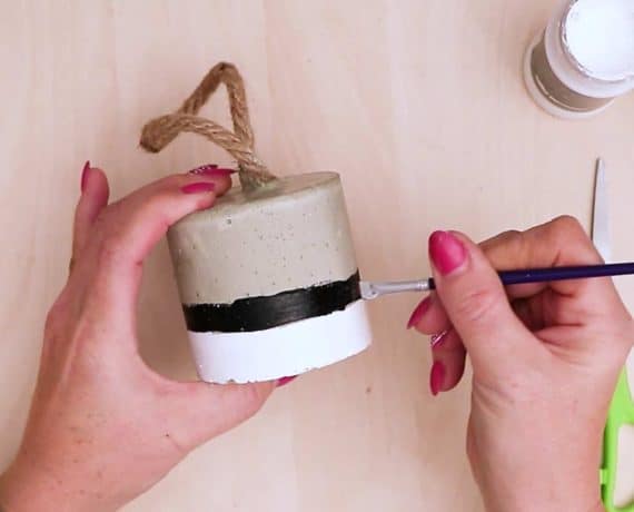 Image with missing alt attribute found on diys.com