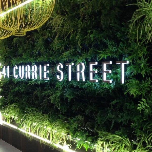 Image with missing alt attribute found on signarama.com