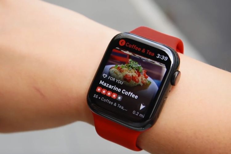 Yelp tire parti de la boussole de l'AppleWatch Series 5