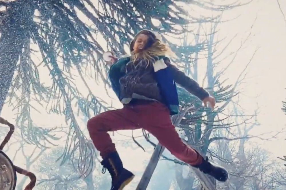 Une &eacute;pique bataille de boules de neige film&eacute;e &agrave; l'iPhone par le cor&eacute;alisateur de John Wick