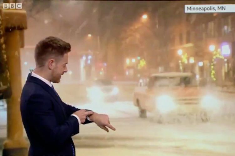 Siri contredit le pr&eacute;sentateur m&eacute;t&eacute;o en direct &agrave; la t&eacute;l&eacute;
